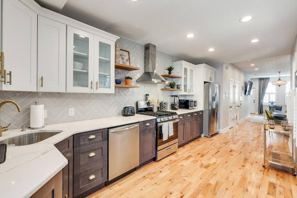 Апартаменты Trendy Fairmount Gem-5 Star Location, Roof Deck, Parking, Gr8 For Families Филадельфия Экстерьер фото